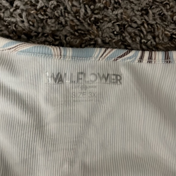 Like New sweater vest and crop top set - Picture 4 of 5